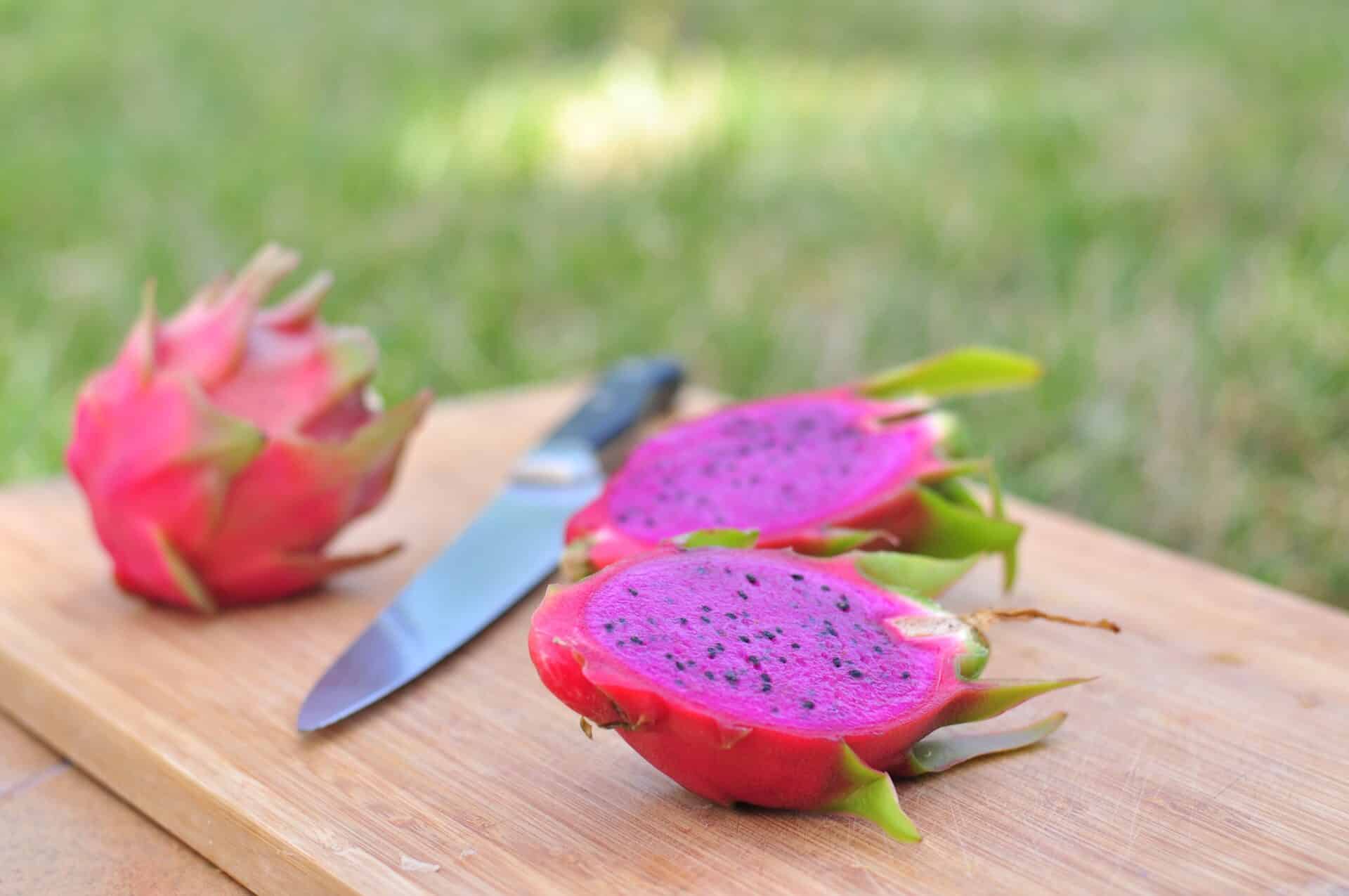 why-is-some-dragon-fruit-pink-and-some-white-fruits-knowledge-world